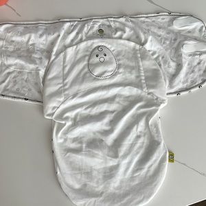 Brand New Nested Bean Weighted Velcro Swaddle 0-6months
